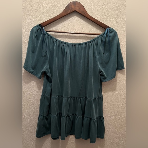 Green Off Shoulder Short Sleeve Top - Picture 2 of 3